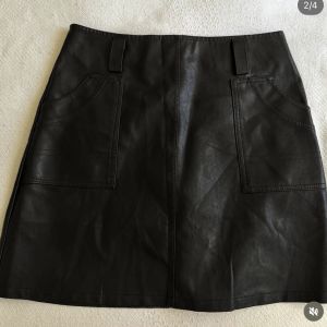 Short Saia corino preto