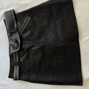 Short Saia corino preto