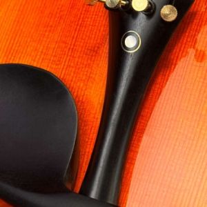 VIOLINO EAGLE MASTER VE-145 TAMPO DE ABETO MACIÇO E FUNDO BIPARTIDO DE MAPLE MACIÇO TAMANHO 4/4