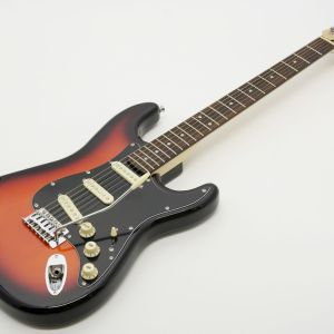 KIT GUITARRA ROCKWAVE COM CUBO, CAPA, CABO, CORREIA, AFINADOR, PALHETA E CORDA EXTRA - RGK50 COR SUNBURST
